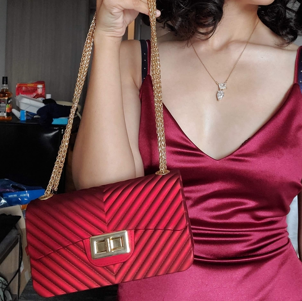 Red purse - Picture 1 of 2